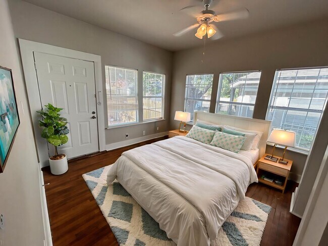 Building Photo - MOVE IN SPECIAL! One Bedroom One Bathroom ...