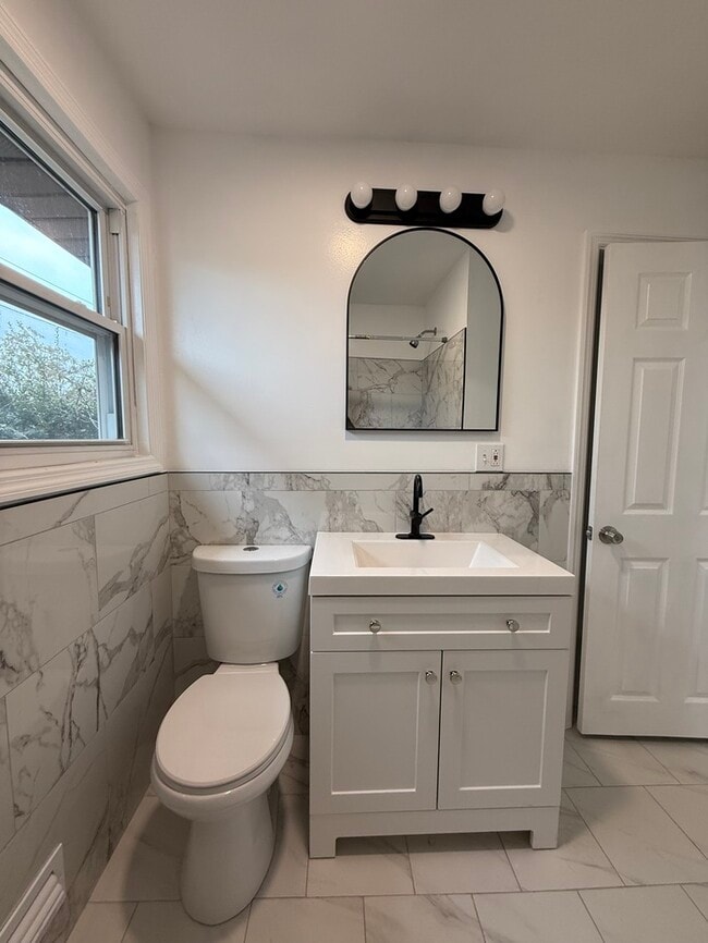 Building Photo - 23 Lamont Rd