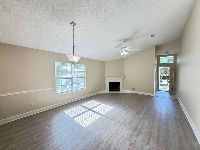 Building Photo - 2116 Heathrow Dr