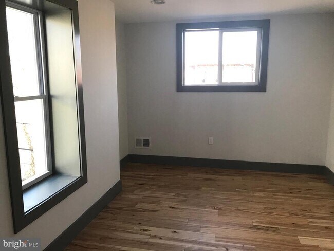 Building Photo - 1829 N Ringgold St