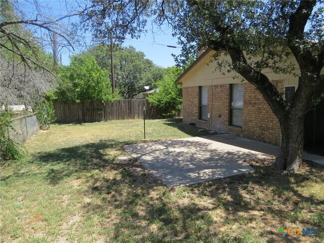 Building Photo - 519 Myra Lou Ave