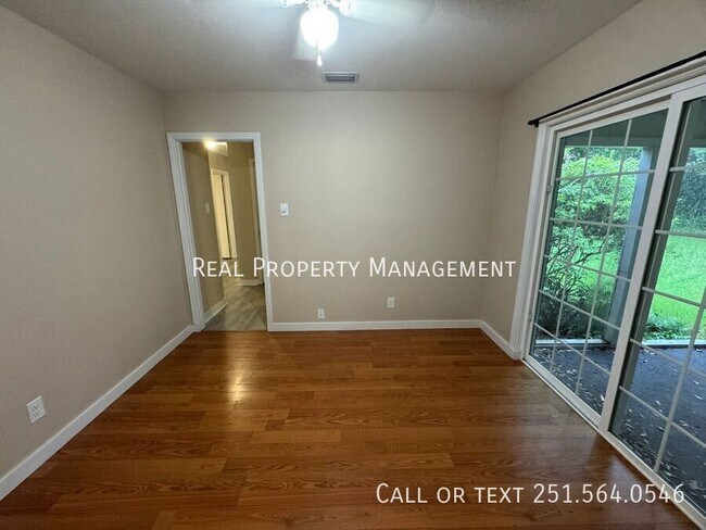 Building Photo - 4440 Nicholl Dr