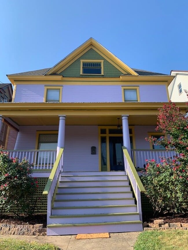 Primary Photo - Spacious 3 BR home in Old SW, close to YMC...