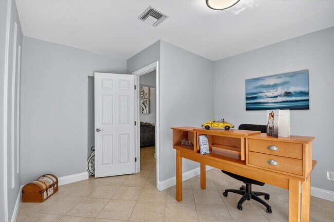 Building Photo - 1002 Julia Heights Dr
