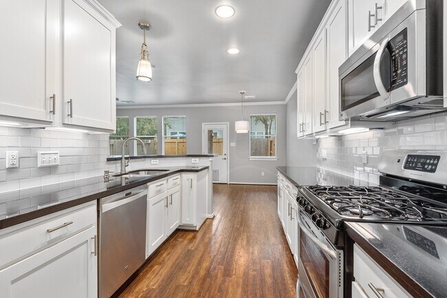 Building Photo - 19 Musk Rose Ct