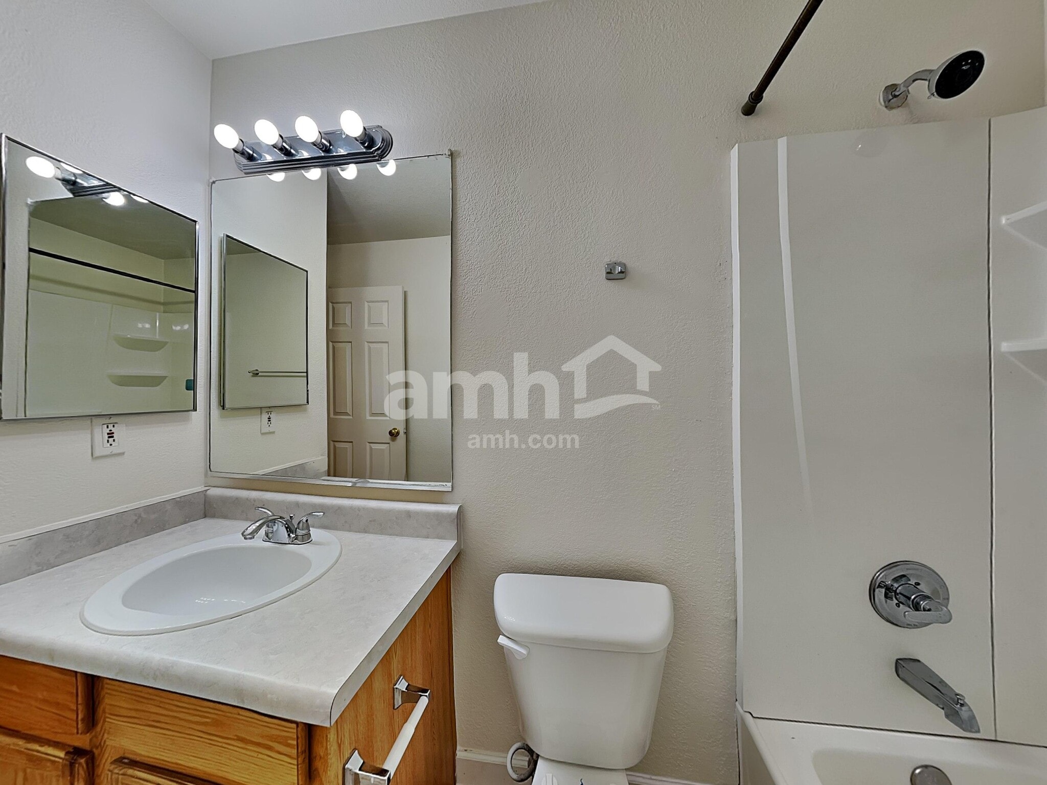 Building Photo - 2444 E Gleneagle Dr