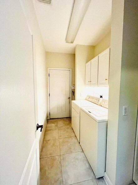 Building Photo - 1641 SW Harbour Isles Cir
