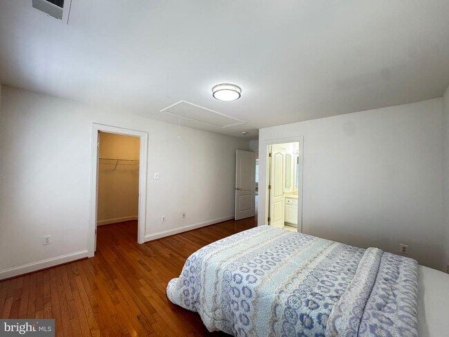 Building Photo - 5117 Sante Fe Ct