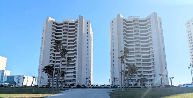 Building Photo - Ocean Front Fully Furnished