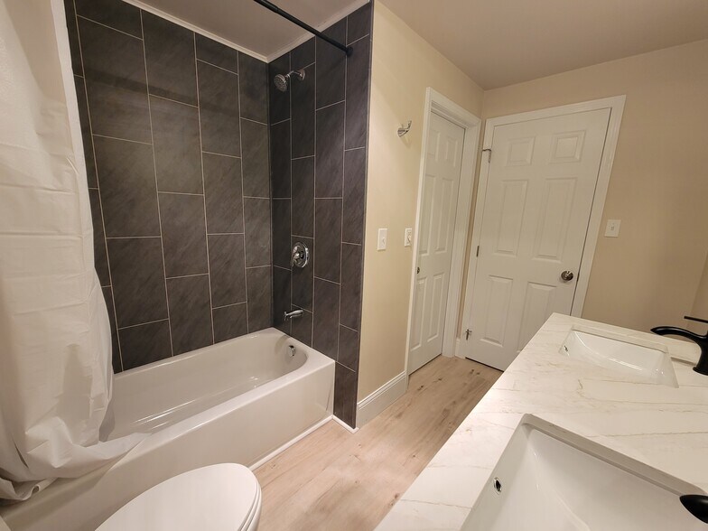 Building Photo - 12835 SW Grant Ave