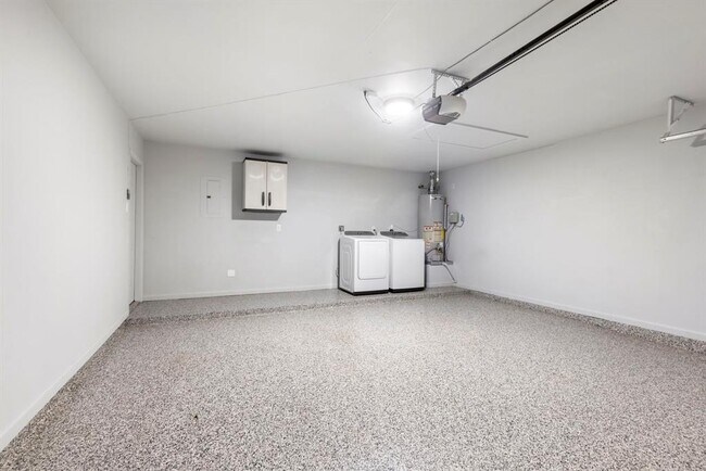 Building Photo - 21 Riverbank Dr
