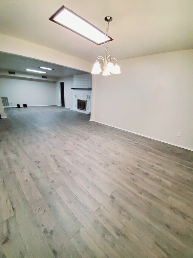 Dining room/Livingroom - 1706 Live Oak Pl