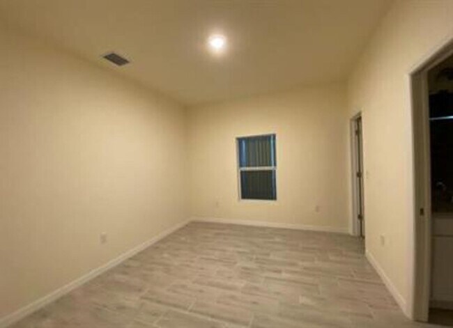 Building Photo - 1114 Albert Ave