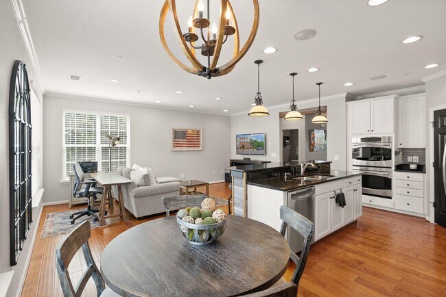 Building Photo - 9502 Lee Ct