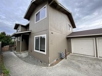 Building Photo - 1512 SE N St