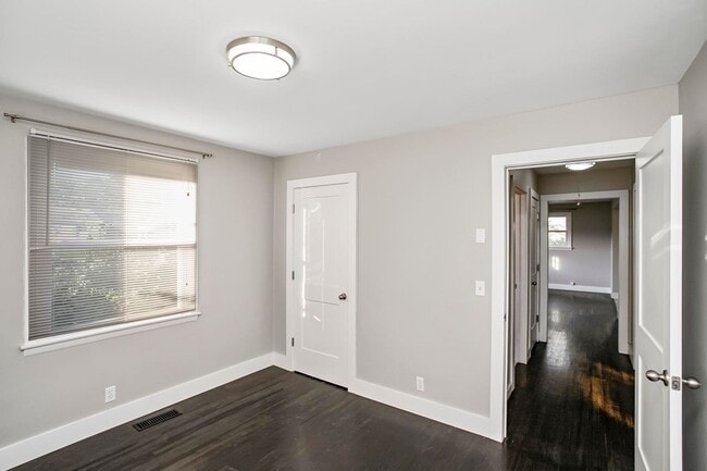 Building Photo - 2129 Crystal Dr