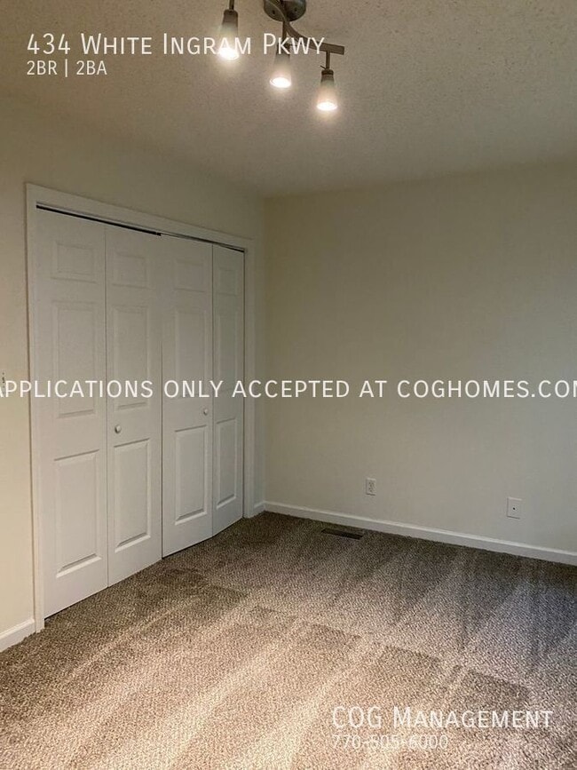 Building Photo - 290 Merchants Square