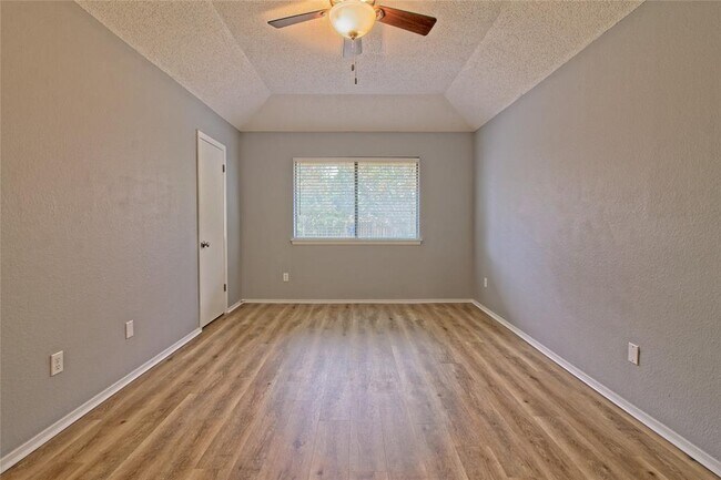 Building Photo - 1007 Markham Ln
