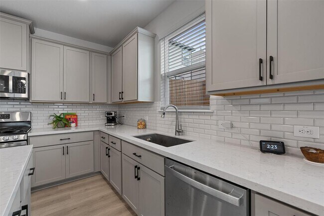 Building Photo - 13506 Grand Central Dr