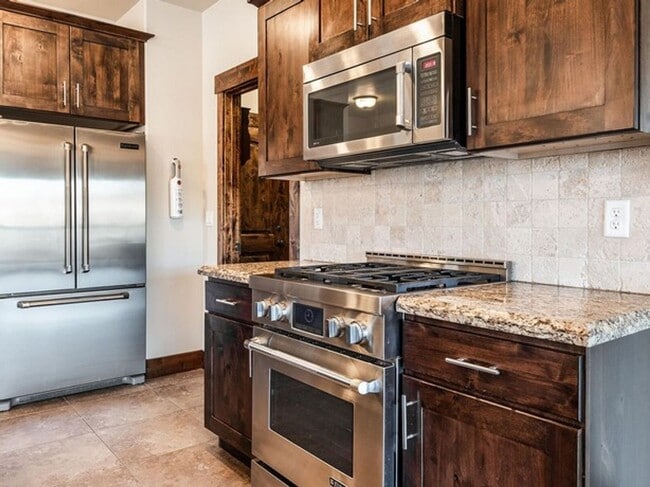 Building Photo - Desirable Black Rock Ridge with Mountain Views