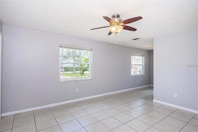 Building Photo - 7057 Sunset Dr S