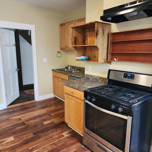 Building Photo - 11 Cady St