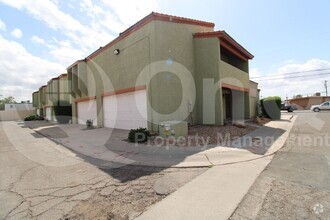 Building Photo - 2202 W Glenrosa Ave