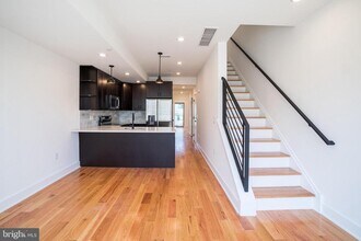 Building Photo - 2022 N 5th St