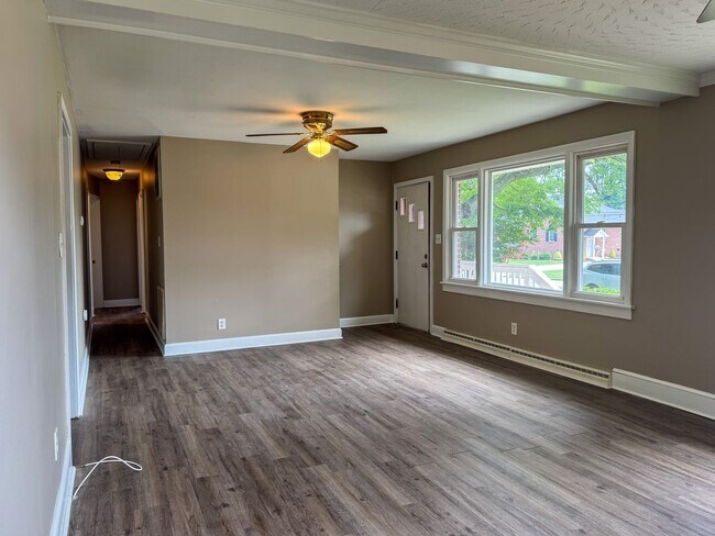Building Photo - 246 Phillips Dr