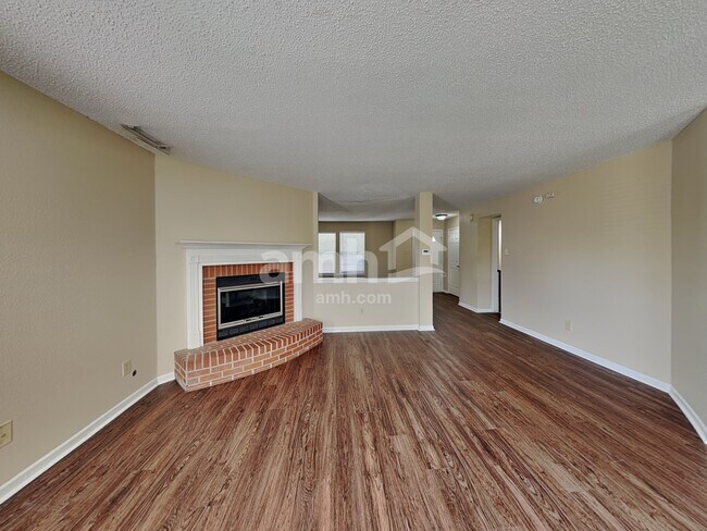 Building Photo - 711 Thornwood Ct