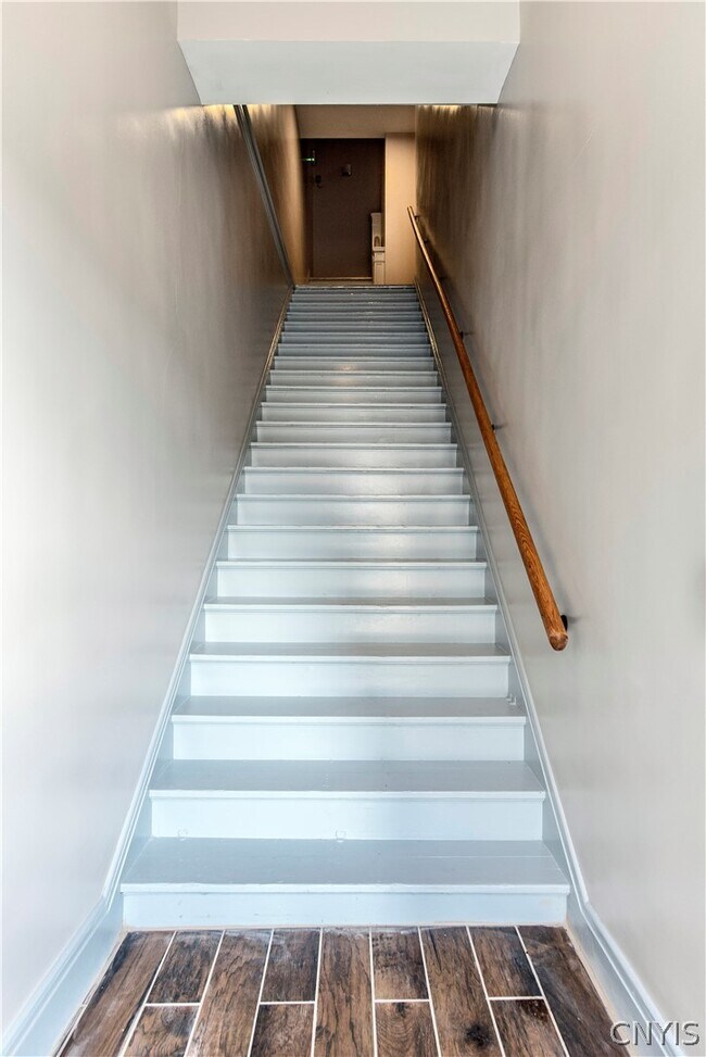 Building Photo - 221 Elizabeth St