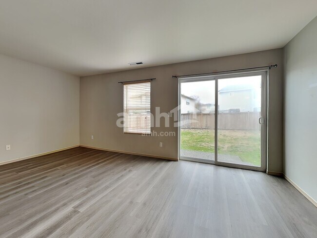 Building Photo - 9523 187 St E