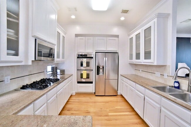 Building Photo - 2410 Dorrington St