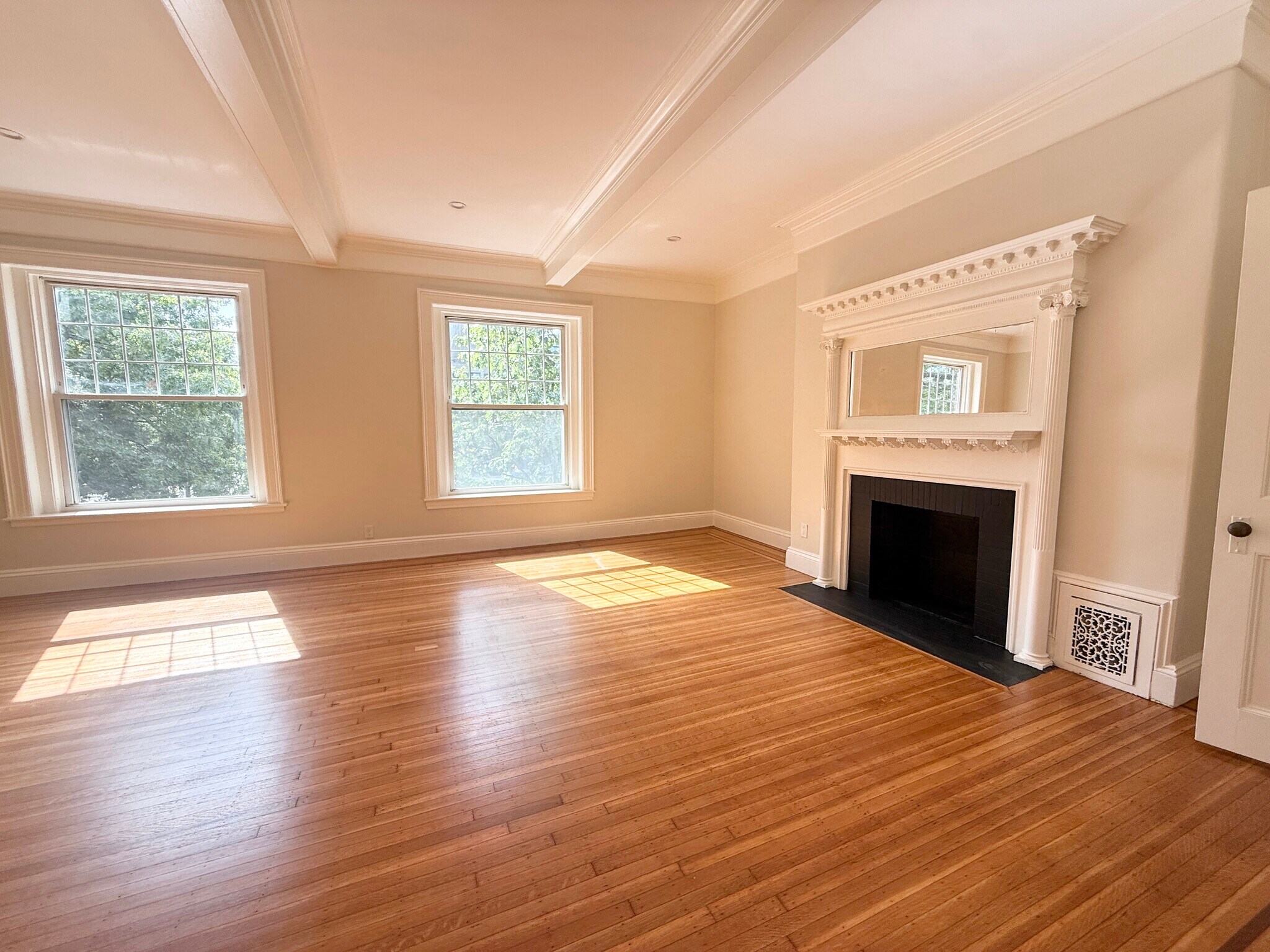 Building Photo - 1726 Beacon St