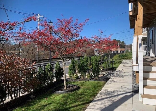 Building Photo - 13 Water St