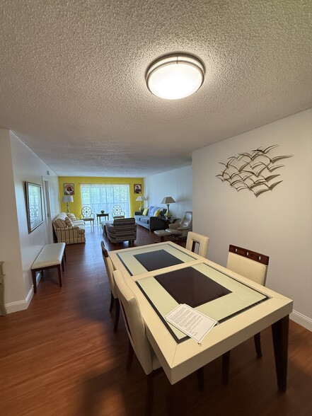 Building Photo - 5961 N Falls Circle Dr