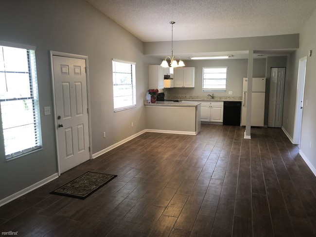 Building Photo - 2 br, 2 bath Condo - 10101 Lake Oak Cir