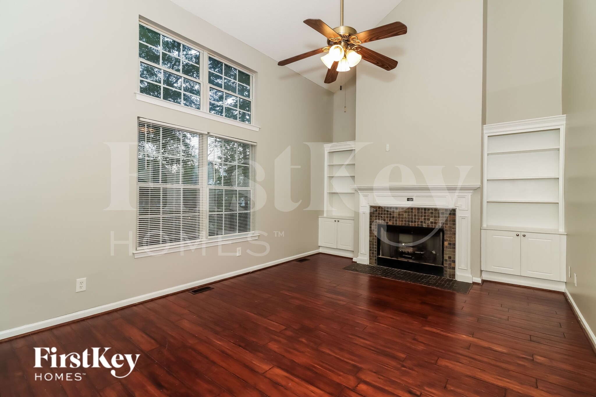 Building Photo - 1310 Invermere Dr SE