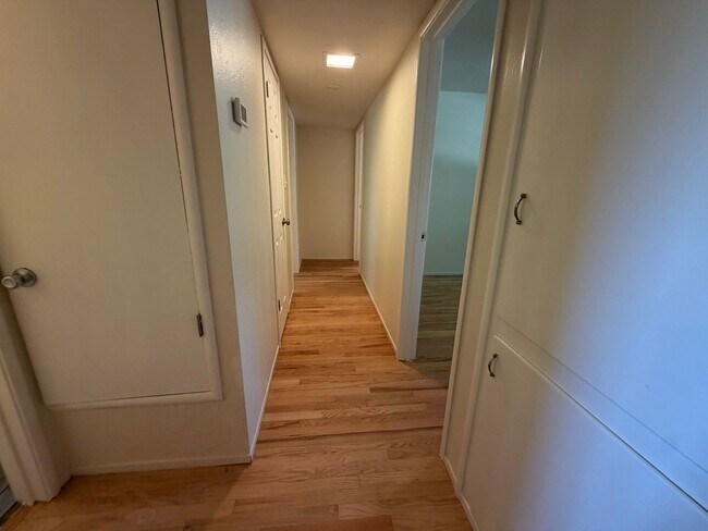 Building Photo - 4 bedroom house in Orangevale on a huge lot