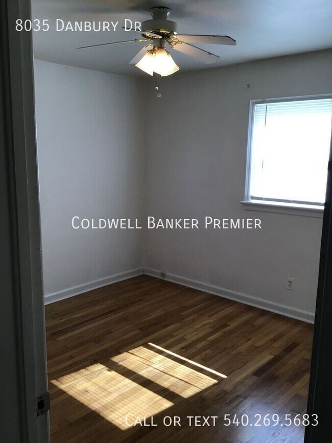 Building Photo - 8035 Danbury Dr