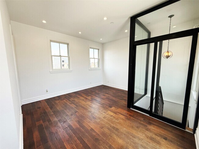 Building Photo - 333 Tompkins Ave