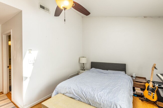 Building Photo - 1463 Glenside Green - River Run Townhome!