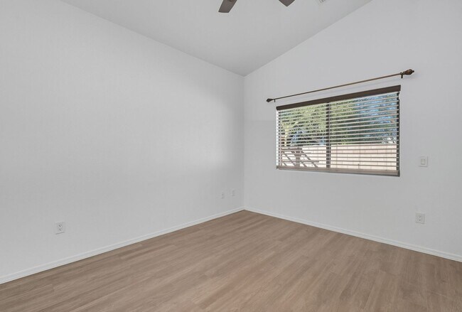 Building Photo - Bright & Inviting Tucson Home Near Davis-M...