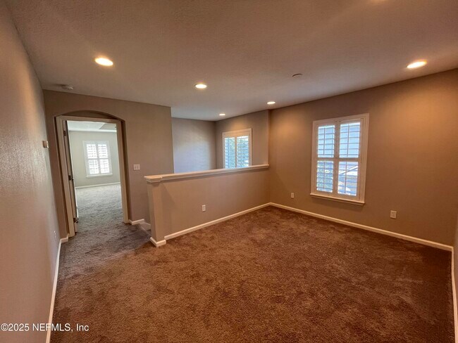 Building Photo - 3875 Buckthorne Dr