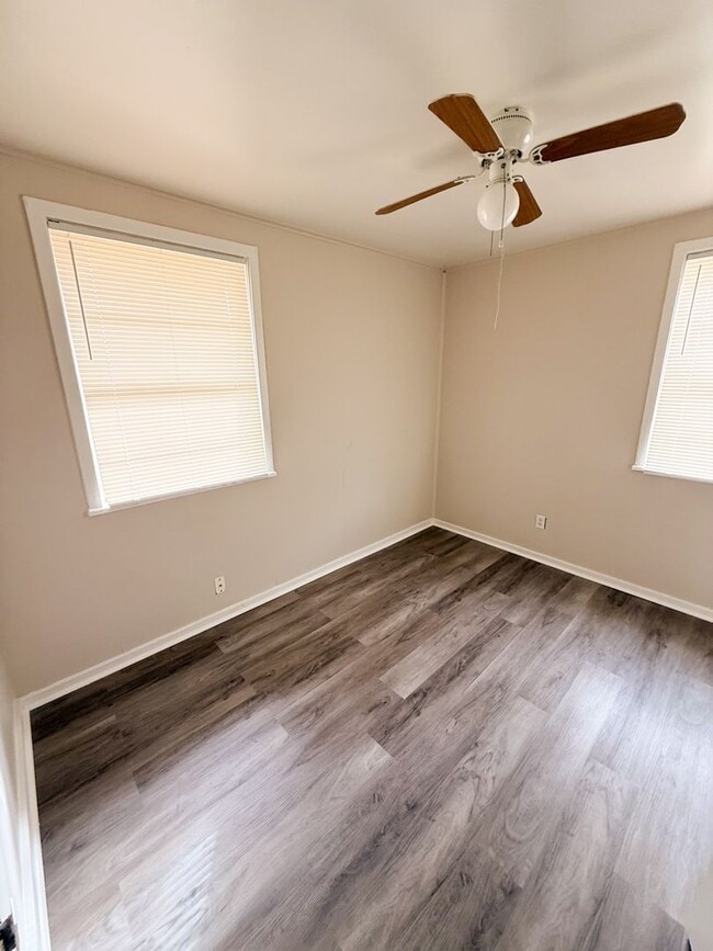 Building Photo - 2111 Robin St