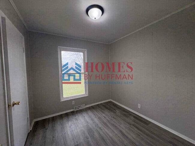 Building Photo - Three Bedroom Duplex | Off-Street Parking
