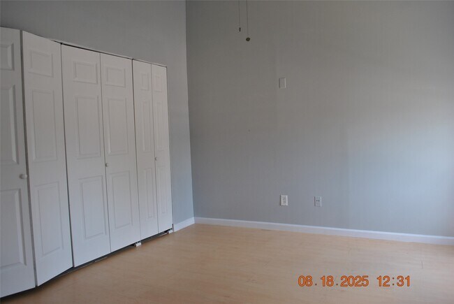 Building Photo - 12700 Leader St