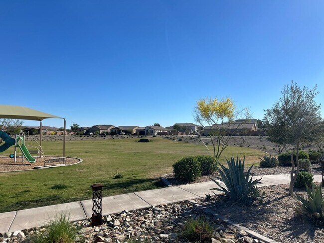 Building Photo - 19233 W Elm St