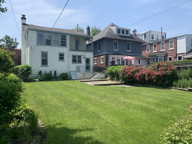 Building Photo - 2401 W 18th St