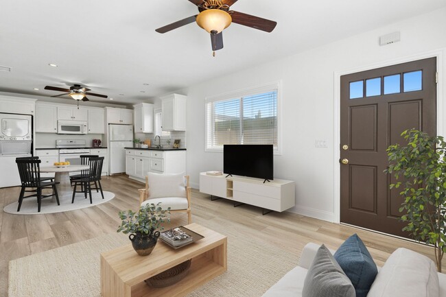 Building Photo - Private Guest House in Eastside Costa Mesa